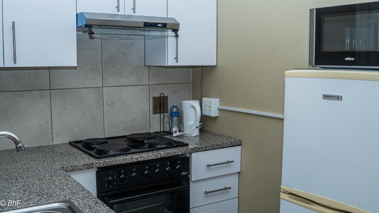 Henry George Guest House Pretoria Bagian luar foto