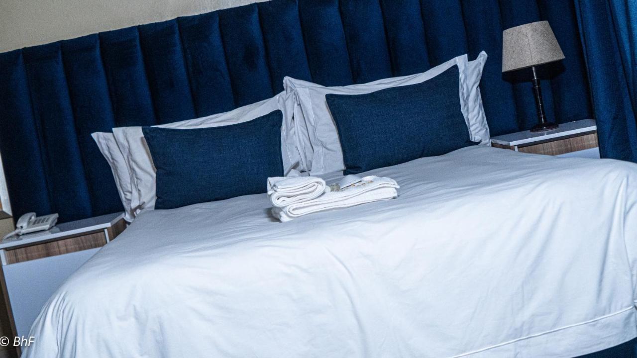 Henry George Guest House Pretoria Bagian luar foto
