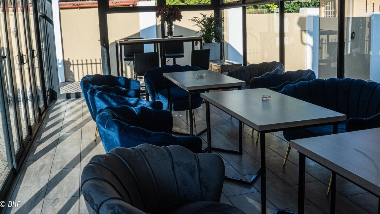 Henry George Guest House Pretoria Bagian luar foto