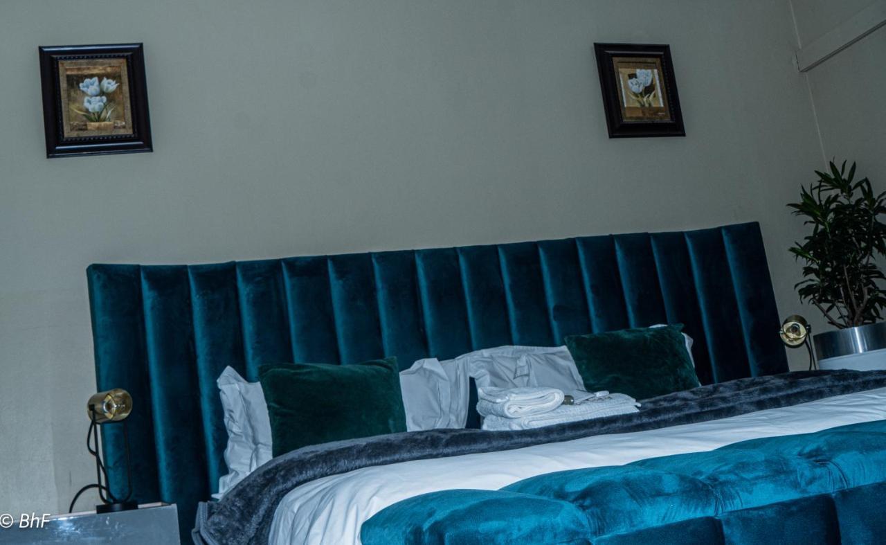 Henry George Guest House Pretoria Bagian luar foto