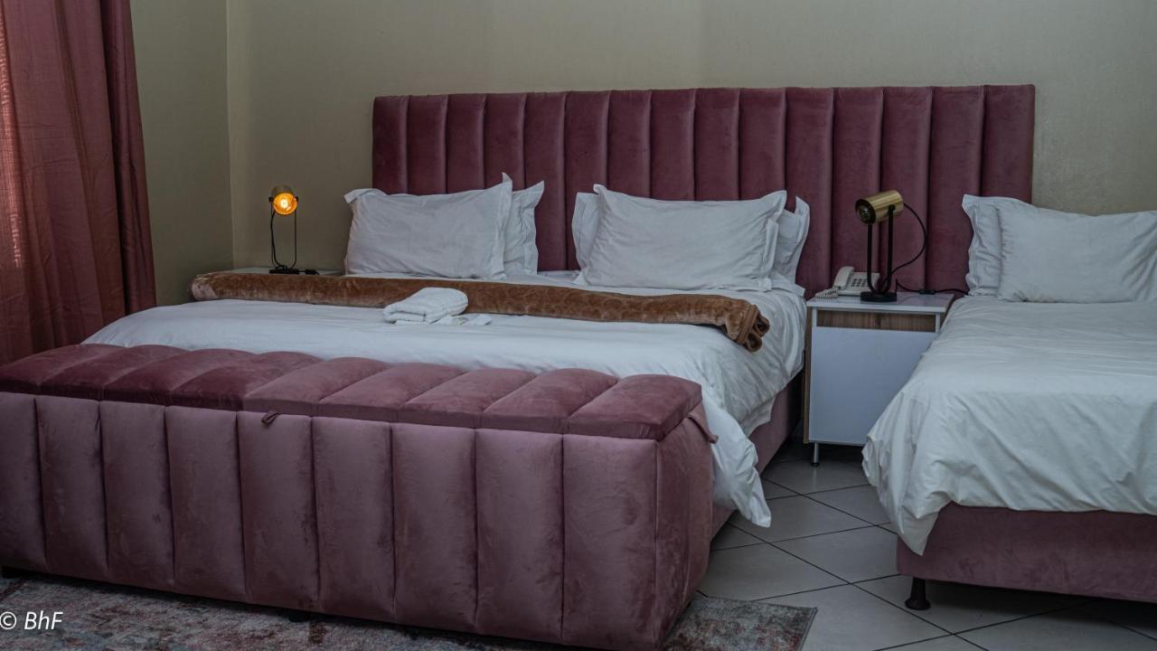 Henry George Guest House Pretoria Bagian luar foto