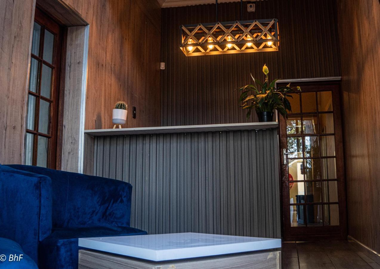 Henry George Guest House Pretoria Bagian luar foto