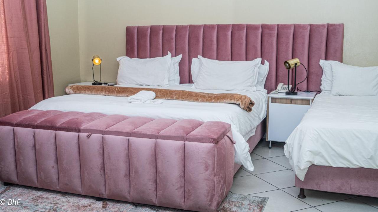 Henry George Guest House Pretoria Bagian luar foto