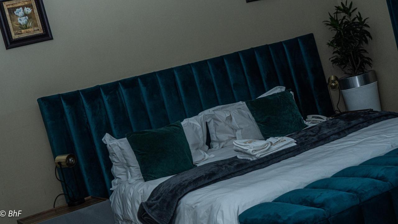 Henry George Guest House Pretoria Bagian luar foto