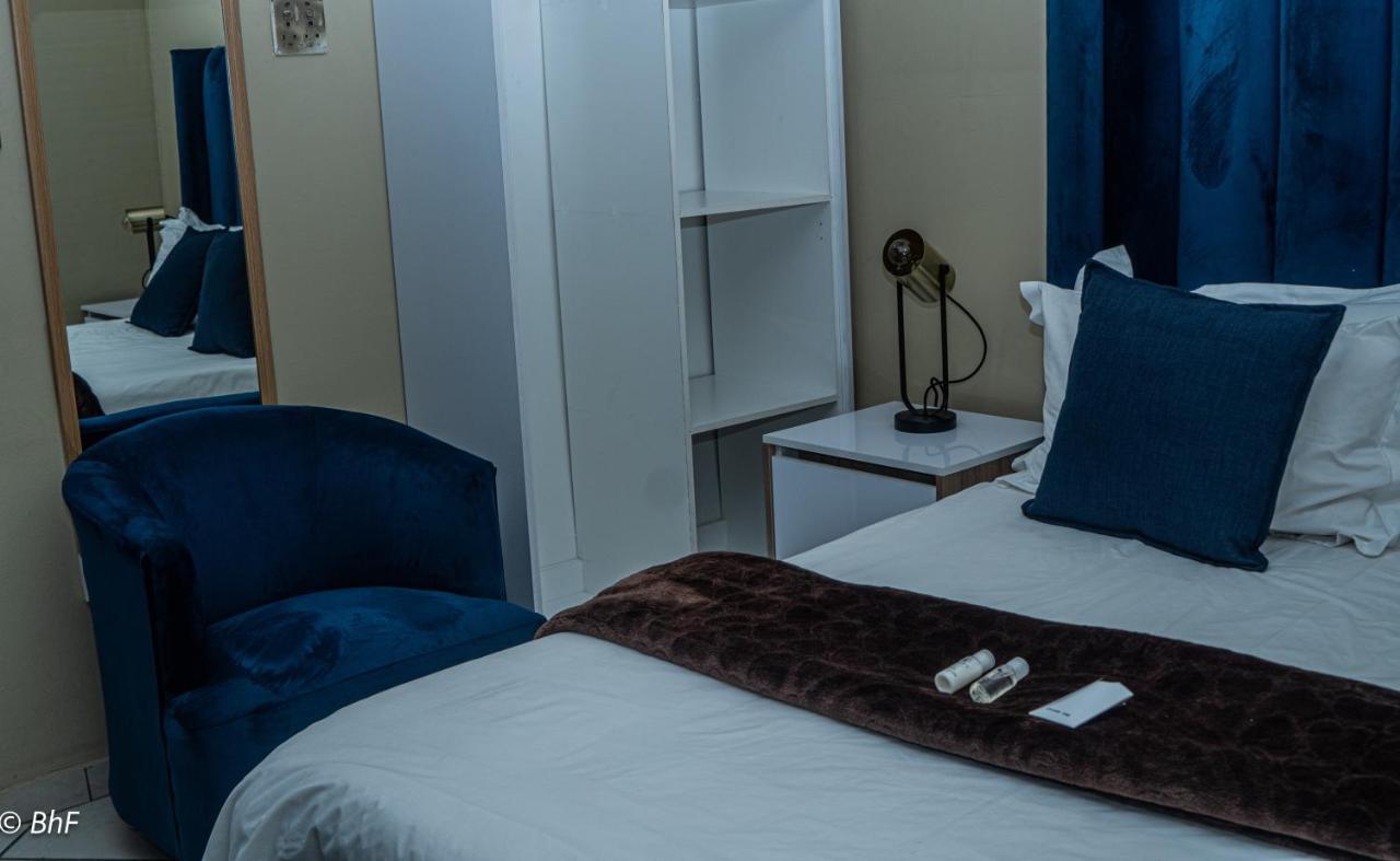 Henry George Guest House Pretoria Bagian luar foto