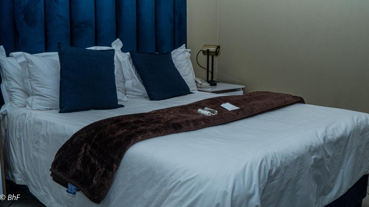 Henry George Guest House Pretoria Bagian luar foto