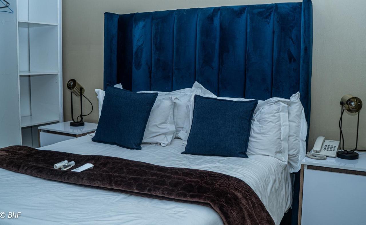 Henry George Guest House Pretoria Bagian luar foto