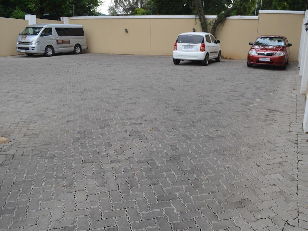 Henry George Guest House Pretoria Bagian luar foto