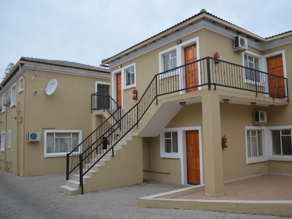 Henry George Guest House Pretoria Bagian luar foto