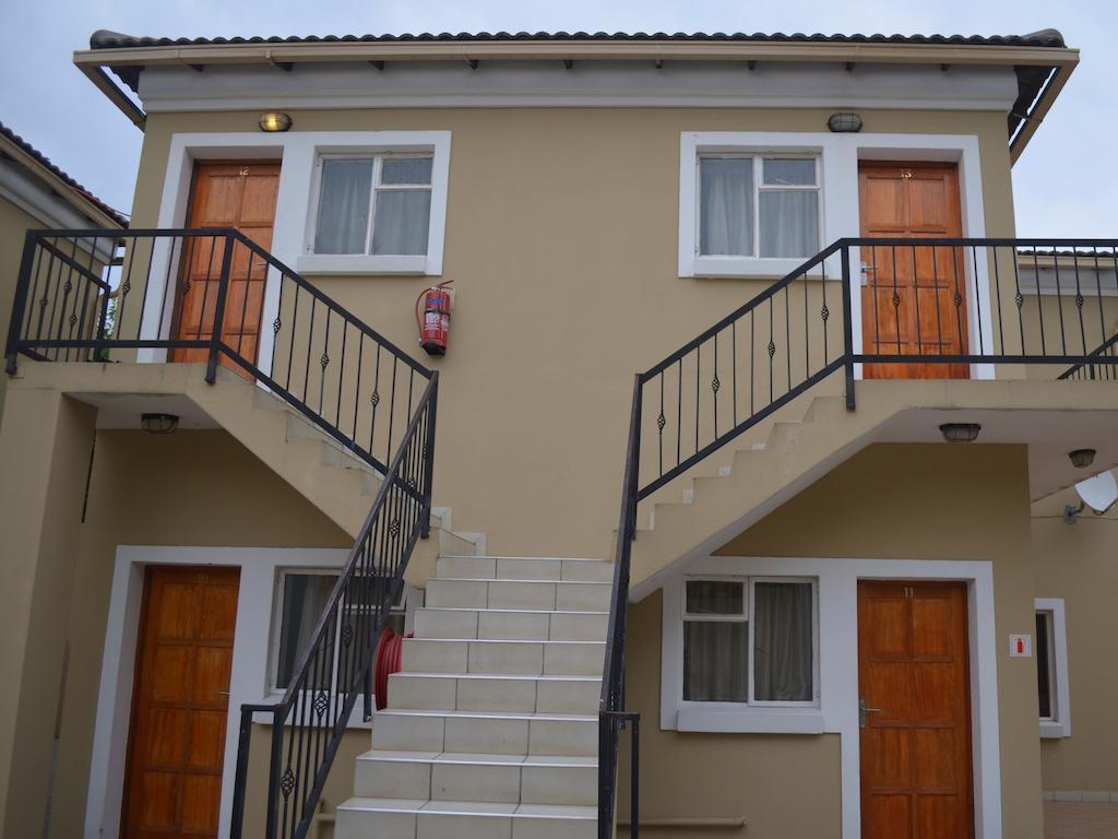 Henry George Guest House Pretoria Bagian luar foto